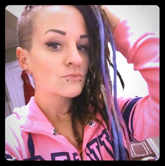 Meet your Posher, Kara - Picture 1 of 8